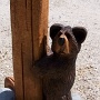 Un petit nounours fort attachant, mpeme s'il est en bois!